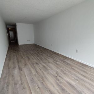 Oficina En Venta Con Renta En Tres Cruces, Frente Asoc. Esp.
