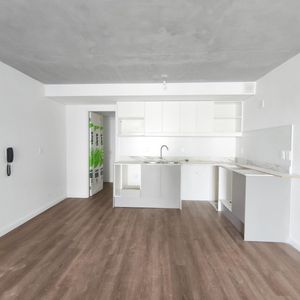Venta De Apartamento De Dos Dormitorios Y Dos Baños En Pocitos.
