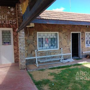 Casa De Dos Dormitorios En Venta En Nuevo París