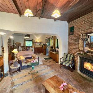 Casa En Venta De 3 Cómodos Dormitorios, Galpón Y Mucha Naturaleza