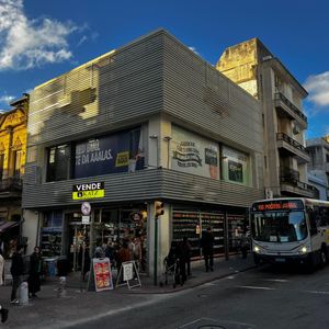 Perez Castellano Y Cerrito, 390 M2, Con Renta !!