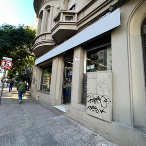 18 De Julio Y Paullier, 9 Mts De Frente, 182 M2, Con Renta !!