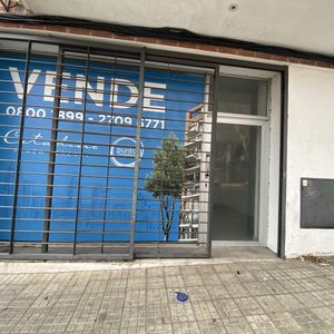 Venta De Local Comercial Con Garage En Zona Cordón.