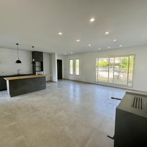 Venta Casa En Colonia, Zona Rambla Costanera, 3 Dormitorios, 2 Baños, Piscina Climatizada, Jacuzzi, Moderna! Posible Permuta