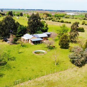 Chacra En Venta De 5 Hectáreas Y De 2 Dormitorios En Colonia Del Sacramento