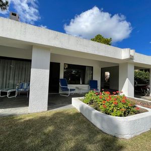 Proximo 16 De La Mansa Y Rambla, 4 Dormitorios, 3 Baños, Servicio, 200 M2, 1100 M2 Terreno !!