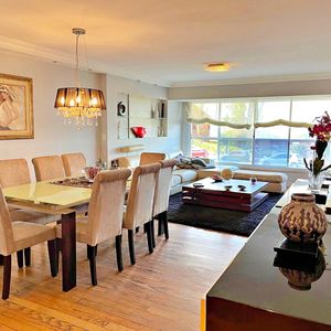 Venta De Apartamento 3 Dormitorios Y Servicio En Punta Carretas Con Renta