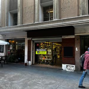 Sarandi Esq Misiones, Salon + Deposito, 100 M2, Con Renta!!