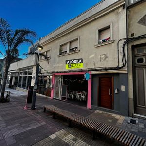 Sarandi Y Alzaibar, 2 Locales + 5 Aptos, Con Renta, Reciclado, Rentabilidad 7%!!