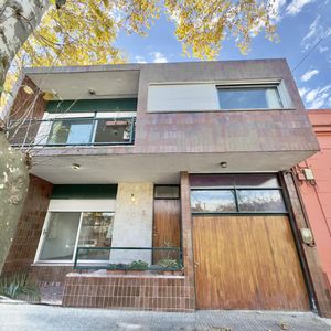 Casa En Venta De 4 Dormitorios Y 2 Baños En Barrio Histórico En Colonia 