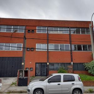 Proximo Av Italia Y Solano Lopez, 692 M2 , 15 Mts De Frente, Entrada Camionetas !!