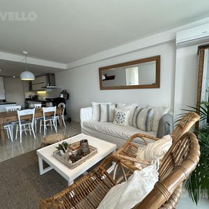 Departamento En  Venta, 2 Dormitorios Mas Servicio, Playa Brava
