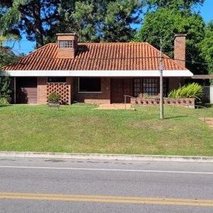 Casa - Punta Del Este. 3 Dormitorios. Cantegril
