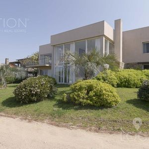 Casa En Venta Y Alquiler Temporal - Lho1220910
