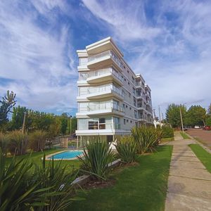 Venta De Apartamento Sobre La Rambla, 3er Piso
