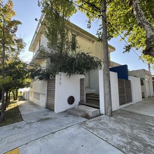 Moderna Casa De 3 Dormitorios En Venta Y Alquiler Sobre Rambla