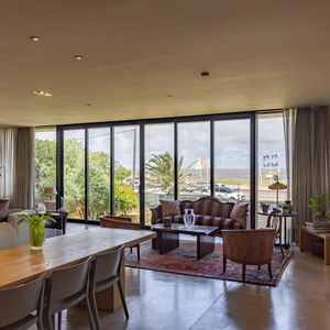 Edificio Comercial En Rambla Y Arocena - Carrasco -
