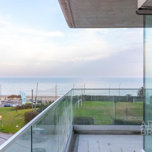 Apartamento De Un Dormitorio En Venta En  Puerto Buceo Con Garaje Y Con Vista Al Mar