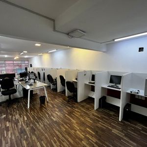 Ciudadela Esq Parana, Piso Entero + Patio, 200 M2, Excelente Estado!! 