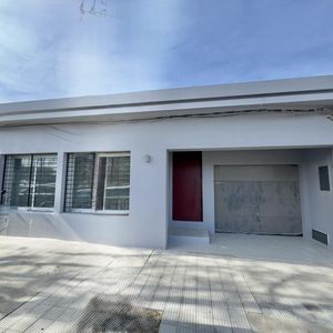 Casa En Venta Céntrica De 3 Dormitorios 2 Baños Y Piscina En Colonia Del Sacramento