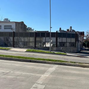 Terreno En Esquina, L. A. De Herrera Y Av Italia, 498 M2 !!