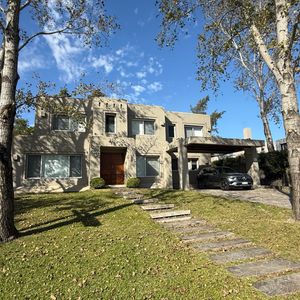 Excelente Casa En Alquiler En San Nicolás