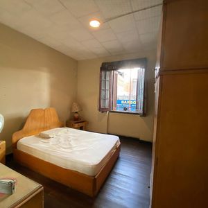 Venta Apartamento De 4 Dormitorios Y 2 Locales Comerciales En El Centro