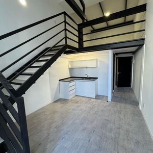 A Estrenar Sarandi, Loft En Plaza Matriz, 47 M2, Con Balcon