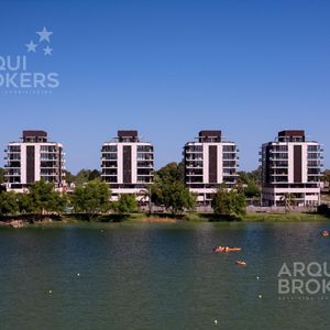 Apartamento De Tres Dormitorios En Venta En Parque Carrasco - 301