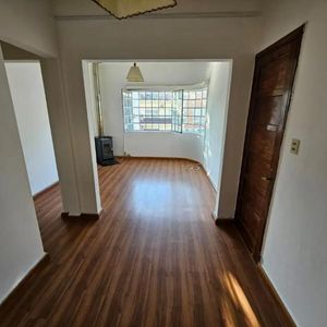 Venta Apartamento De 3 Dormitorios, 2 Baños Y Patio Con Parrillero En Tres Cruces
