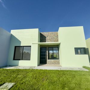 Casa En Venta O Alquiler A Estrenar De 2 Dormitorios Y Gran Patio En Colonia Del Sacramento