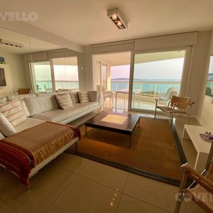 Venta!! Frente Al Mar En Edificio Aquarela, 3 Dormitorios - Playa Mansa