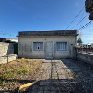 Venta De Casa 2 Dormitorios (se Vende A Reciclar)