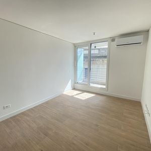 Venta De Apartamento 1 Dormitorio Y Garage, En Edifico Joy Montevideo.