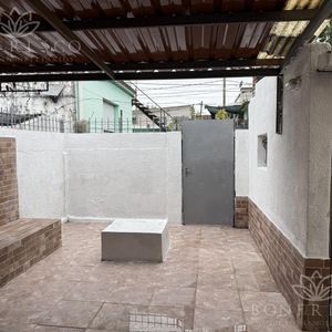 Apartamento Tipo Casita Un Dormitorio Con Patio Y Parrillero Vende Con Renta,  Pérez Castellanos