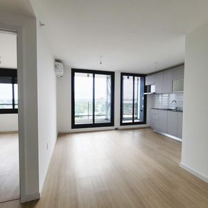 Venta Apartamento De 2 Dormitorios Malvín, Piso Alto