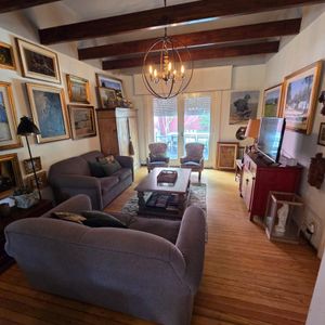 Proximo Berro Y Bv España, 235 M2 + Patio De 60 M2, Padrón único !!
