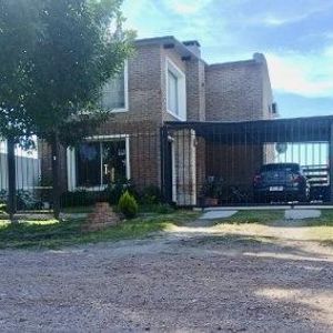 Casa En Venta De 3 Dormitorios, 2 Baños Y Patio En Los Patos, Colonia Del Sacramento