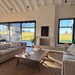 Casa De 3 Dormitorios, 3 Baños, Jardin, En Cavas De La Tahona