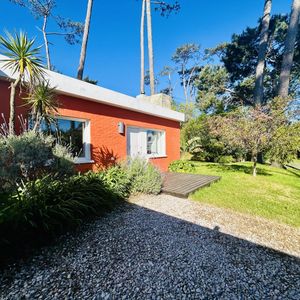 Casa 3 Dormitorios En Venta En Pinares A Una Cuadra Y Media Del Mar, Punta Del Este