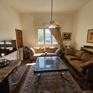 Solano Lopez Proximo Av Italia Al Sur , 348 M2 De Terreno, 239 M2 Edificados, 4 Dormitorios, 4  Baños, Patio, Barbacoa, Garaje, Reciclada !!