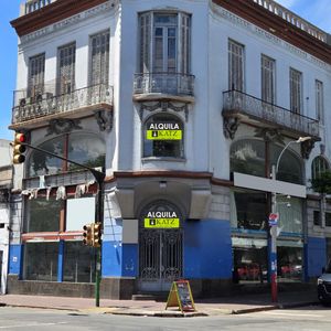 Gral Flores Y Domingo Aramburu, Gran Esquina, 1250 M2, Frente De 42,5 Mts !!
