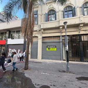 Sarandi Y 33, 6 Mts De Frente , 170 M2 Salón   150 Sotano  !!