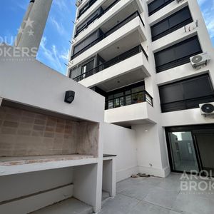 Apartamento 1 Dormitorio En Venta En Pocitos Con Patio Parrillero Y Garaje