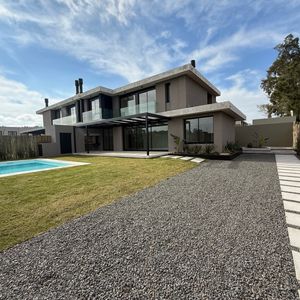 Divina Casa En Venta Y Alquiler En Barrio Parques Il