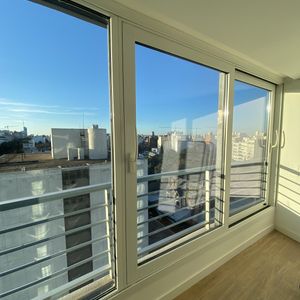 Venta De Apartamento Monoambiente En Edifico Joy Montevideo, Piso Alto!