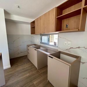 Venta Casa De 3 Dormitorios, Dos Baños Y Cochera Doble En Lagomar Sur