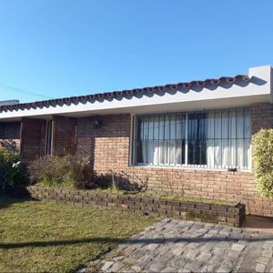 Casa 3 Dormitorios Piscina Y Barbacoa Malvin Norte