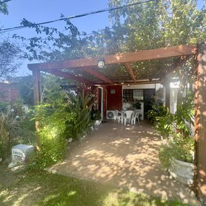 Casa En Venta Con 4 Dormitorios, 2 Baños A Metros De Rambla Costanera En Colonia Del Sacramento