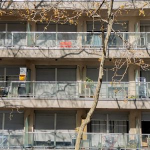 Venta Apartamento Cordón Sur, 2 Dormitorios 1 Baño Con Garaje Fijo En Ss. Orientación Norte.
